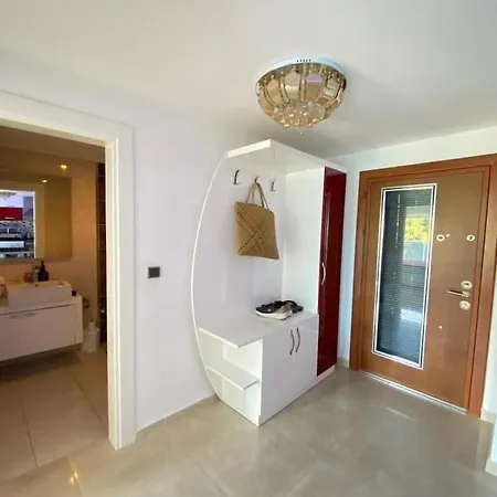 Denize Sifir Orman Manzarali 1+1 אלאניה