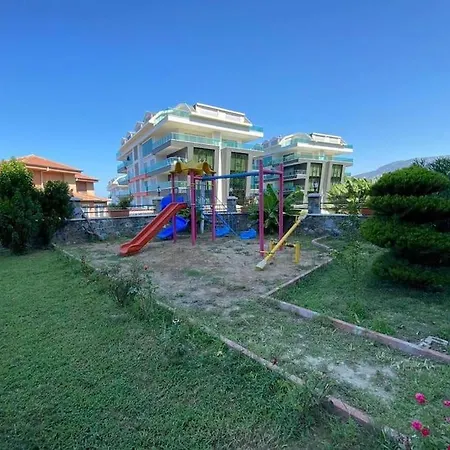Denize Sifir Orman Manzarali 1+1 Apartamento Alanya